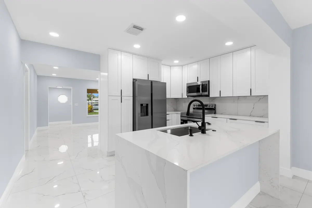 R6II5550 at 1772 NW 38th Street, Oakland Park