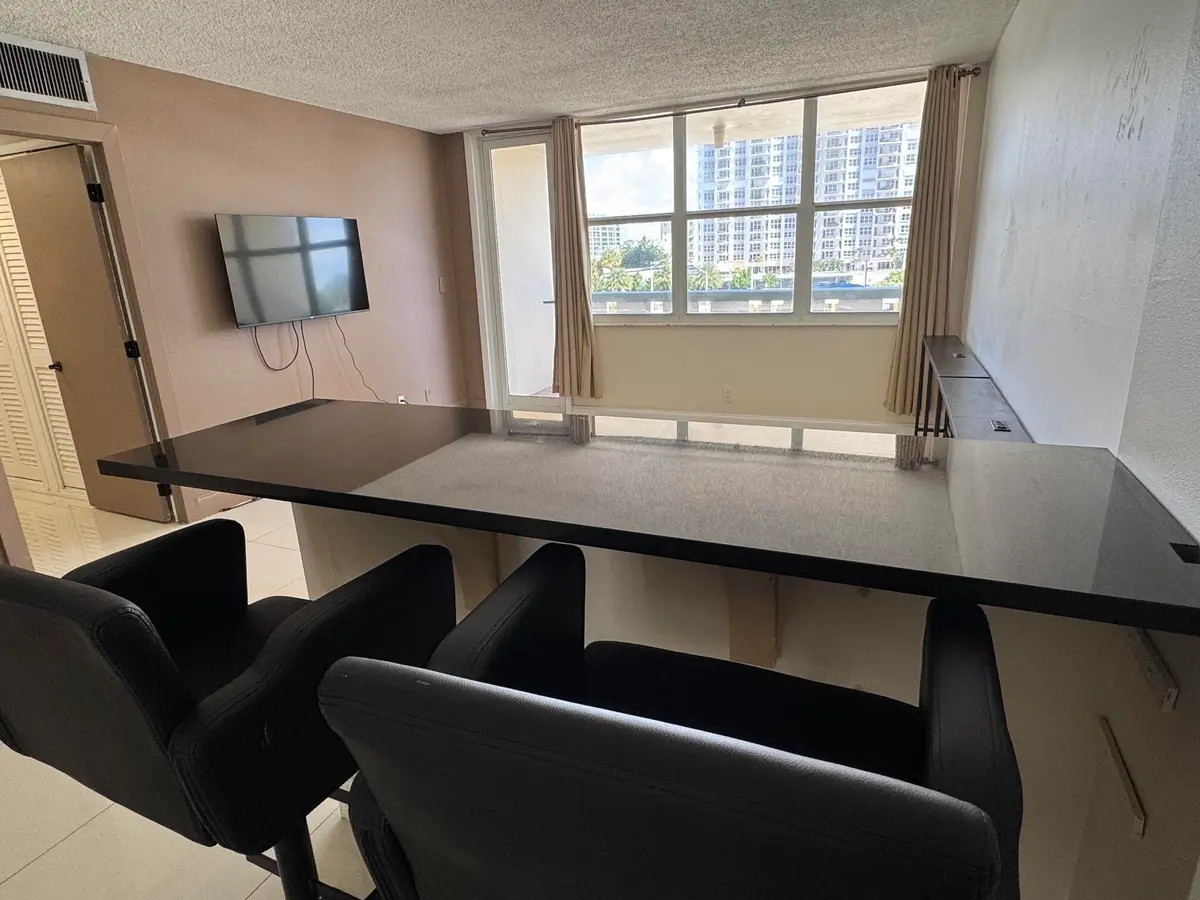 JH 307 work station2 at 305 N POMPANO BEACH Boulevard 307, Pompano Beach