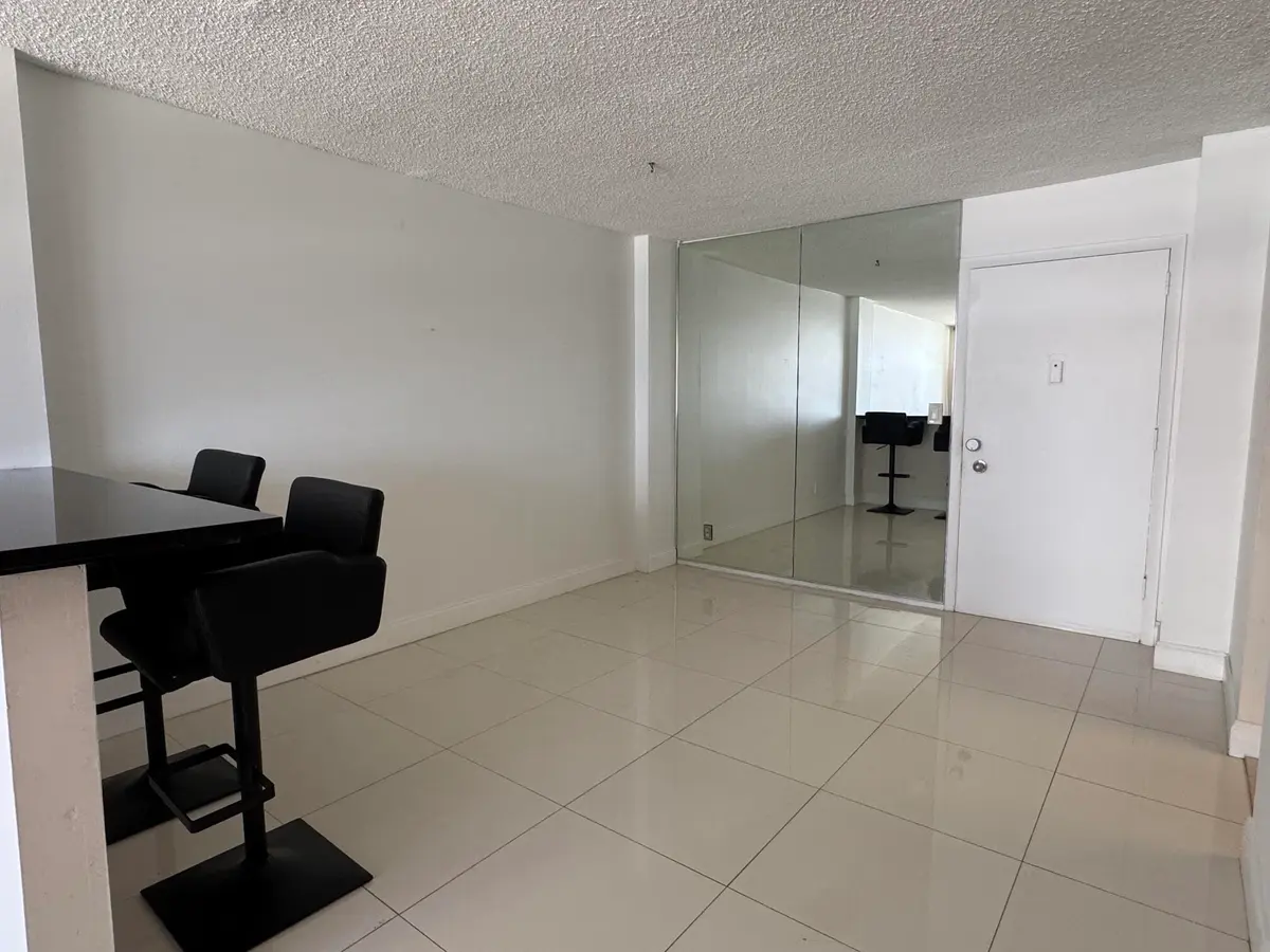 JH 307 dining area at 305 N POMPANO BEACH Boulevard 307, Pompano Beach