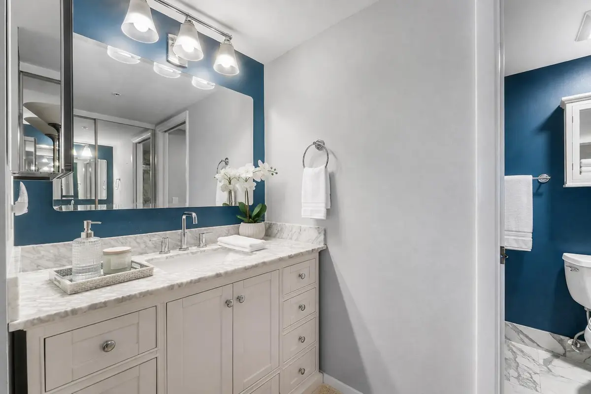 t at 901 Seafarer Circle 403, Jupiter