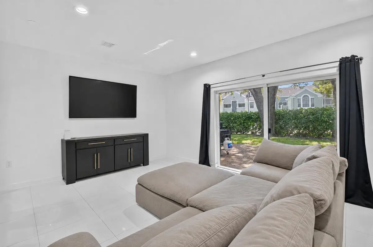 living area at 1030 CRYSTAL Way 103, Delray Beach