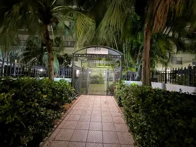 250 NE 181st Drive 406, Sunny Isles Beach – Condominium for rent