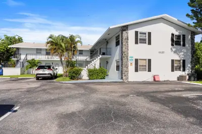 1127 S FEDERAL Highway 103, Lake Worth Beach – Condominium for sale