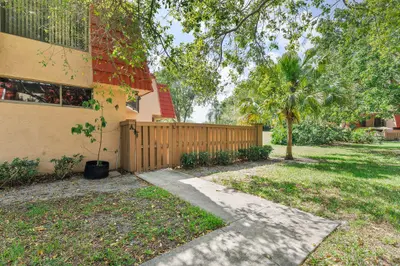8195 SEVERN Drive A, Boca Raton – Townhouse for rent