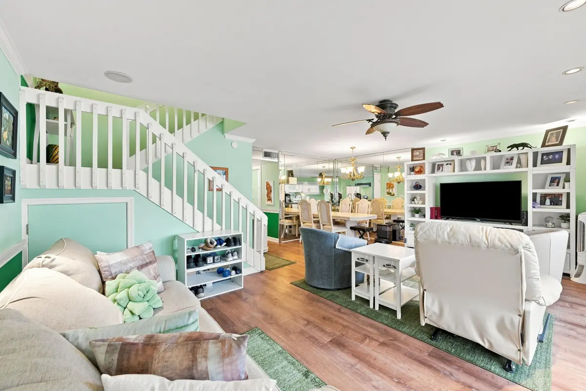 06_stl_3864_with_tv at 8945 NW 23RD Street 8945, Coral Springs