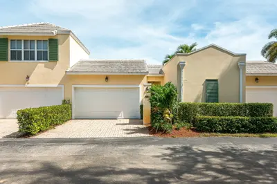 17282 Bermuda Village Drive C, Boca Raton – Villa for rent