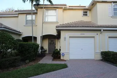 13394 Georgian Court, Wellington – Townhouse for rent