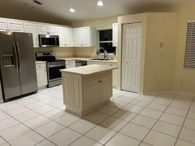 Photo 7 at 3694 MIRAMONTES Circle, Wellington