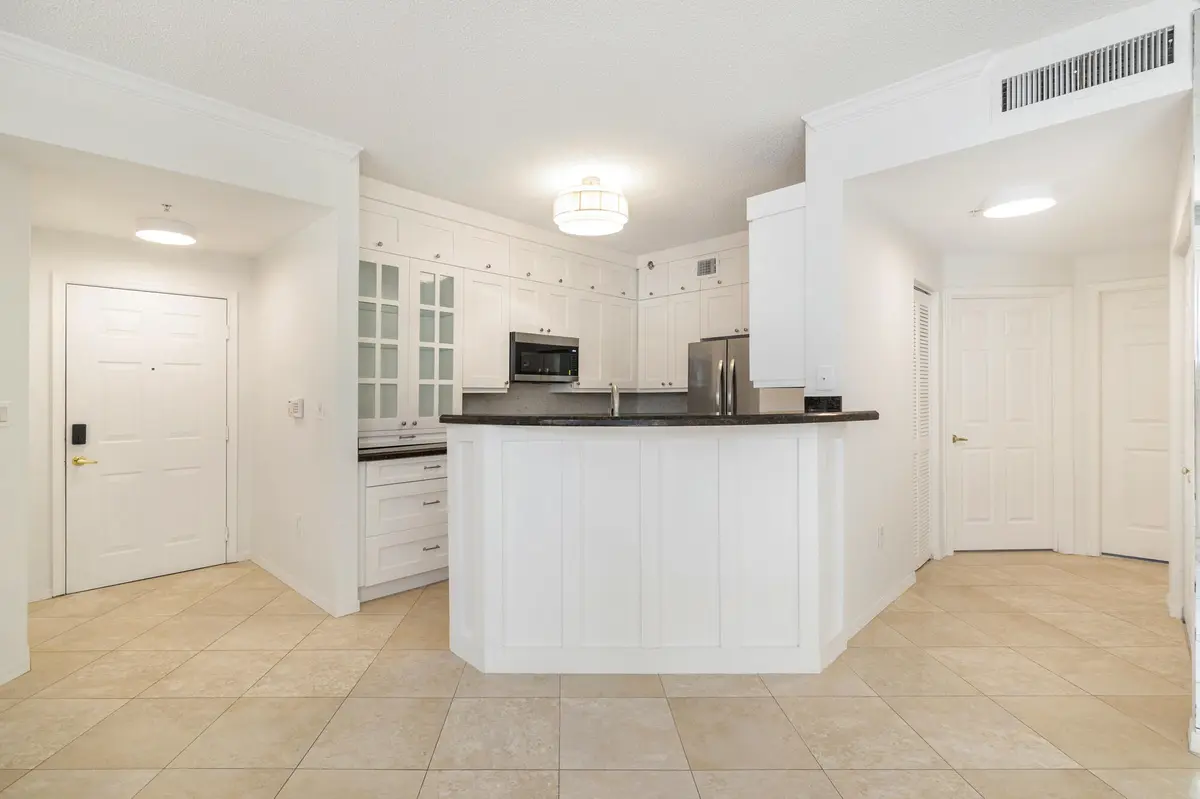 low-7 (4) at 1805 N FLAGLER Drive 206, West Palm Beach