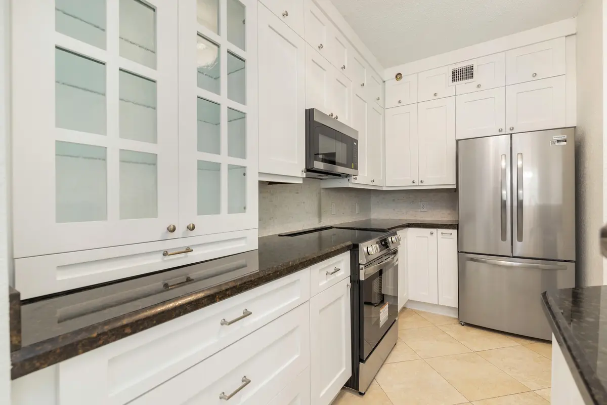 low-8 (4) at 1805 N FLAGLER Drive 206, West Palm Beach