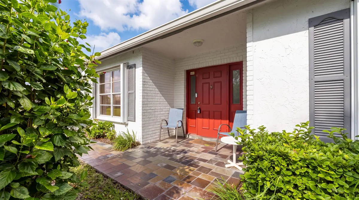 front entrance at 6127 RAINBOW Circle, Greenacres