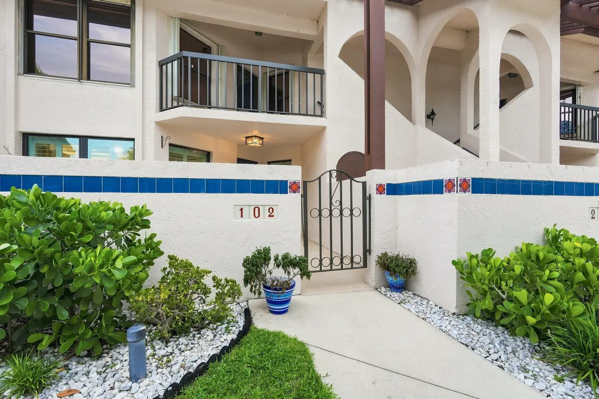 First floor luxury at 3410 SE MARTINIQUE Trace 102, Stuart