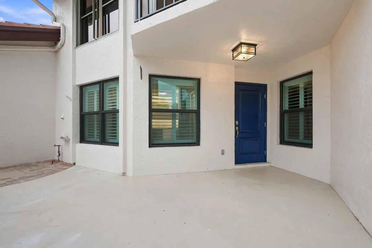Courtyard patio at 3410 SE MARTINIQUE Trace 102, Stuart