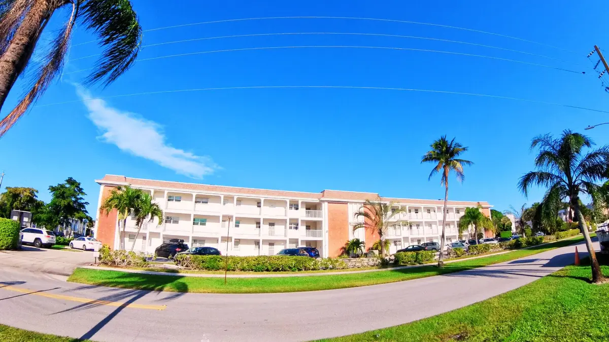 236 CASTLEWOOD Drive 202, North Palm Beach, FL – photo 2