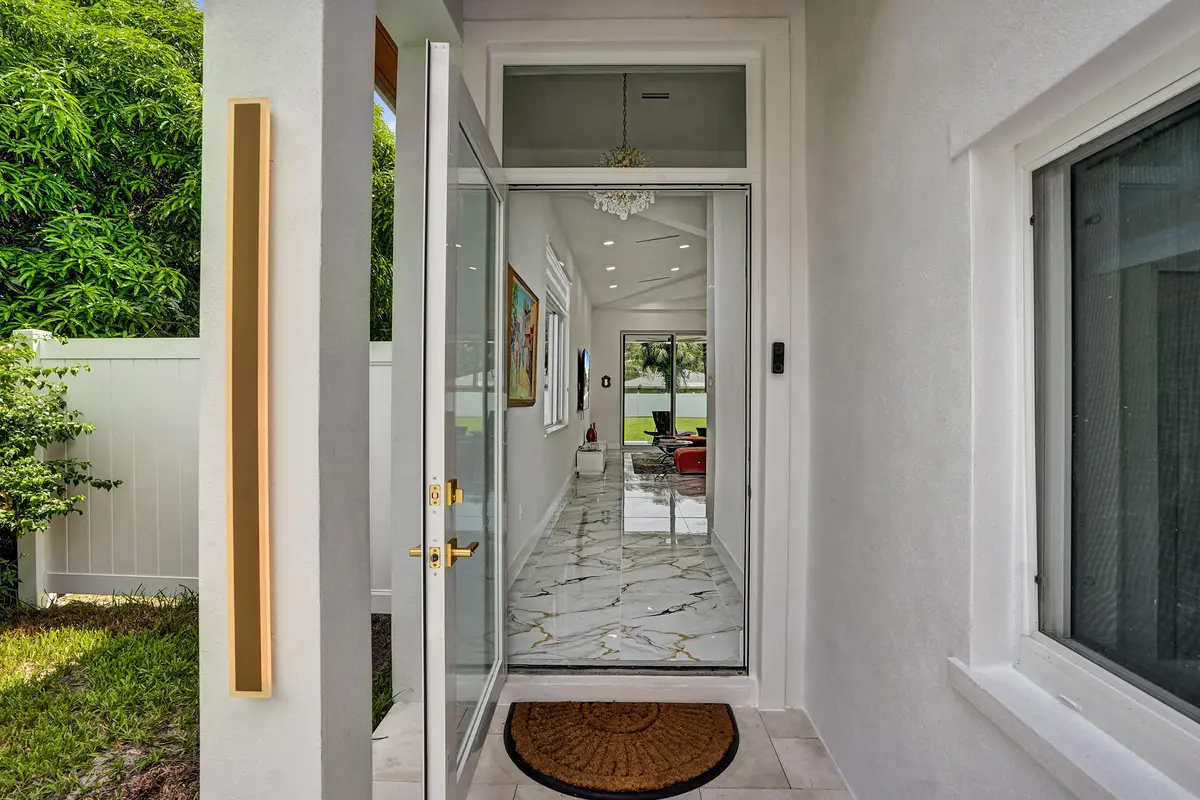 DSC08530 at 202 SE 4TH Street, Delray Beach