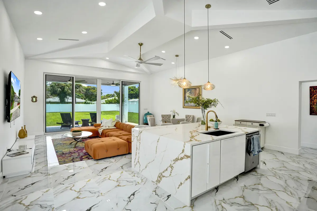 DSC08539 at 202 SE 4TH Street, Delray Beach