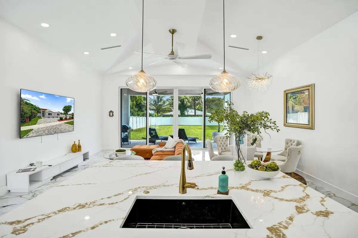 DSC08560 at 202 SE 4TH Street, Delray Beach