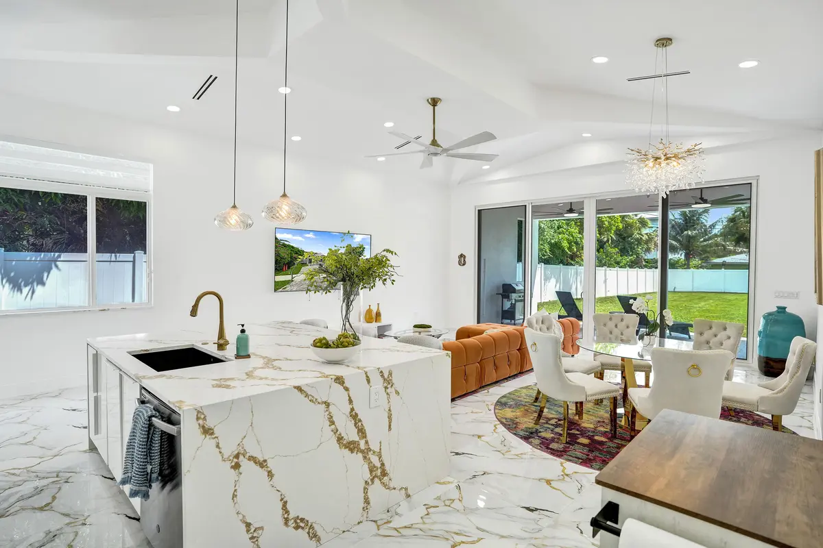 DSC08563 at 202 SE 4TH Street, Delray Beach