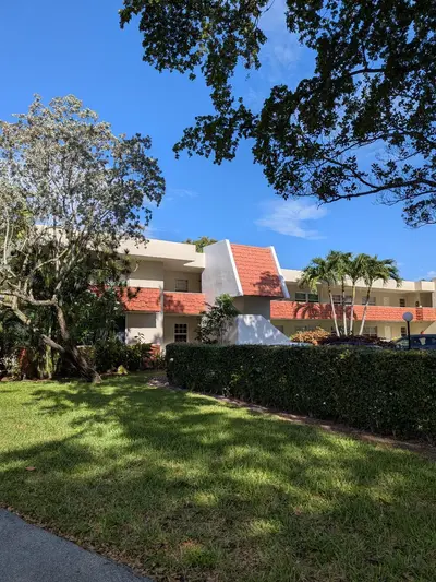 907 Cypress Terrace 205, Pompano Beach – Condominium for sale