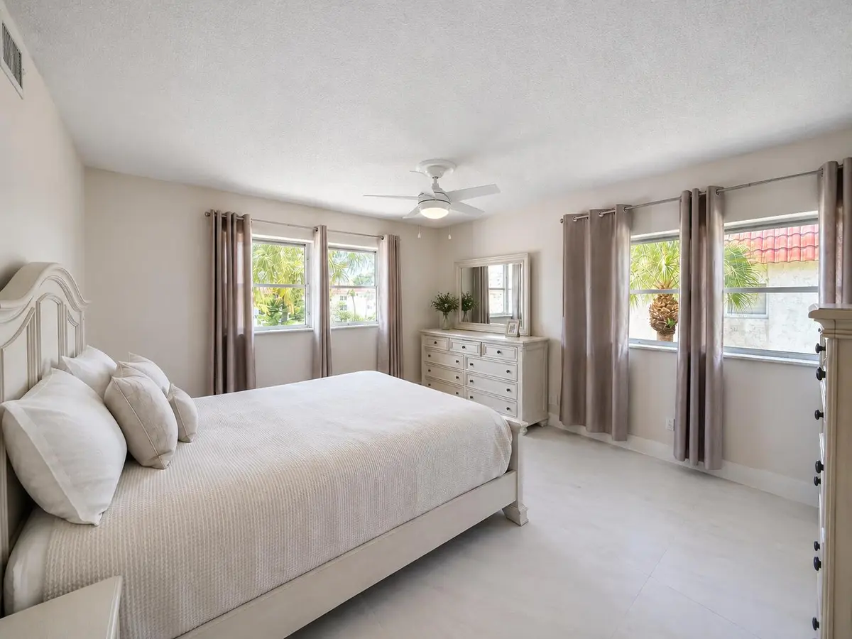 Primary Corner Suite at 9411 N Hollybrook Lake Drive 310, Pembroke Pines