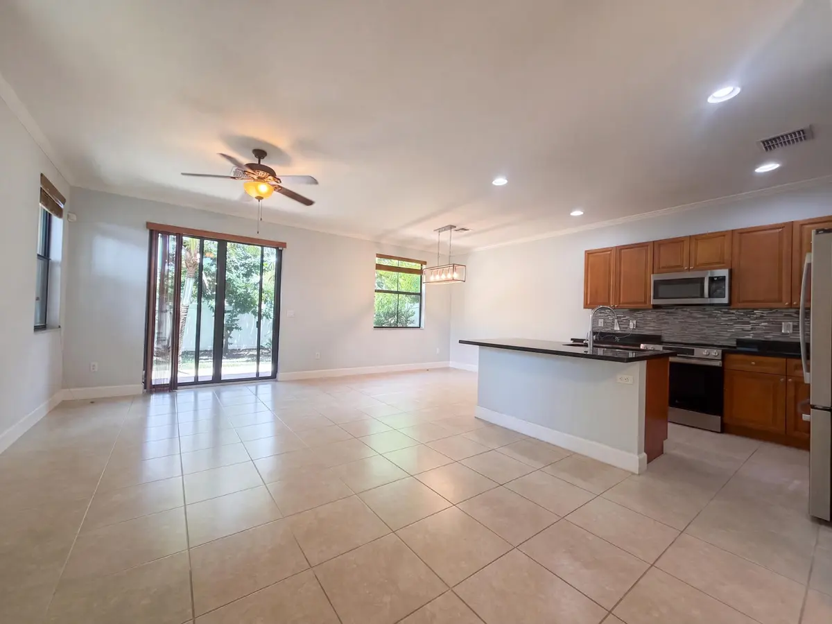 photo_02 at 4967 NW 59th Street, Tamarac