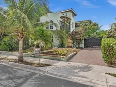 724 PARK Place, West Palm Beach – Single Family Residence for rent