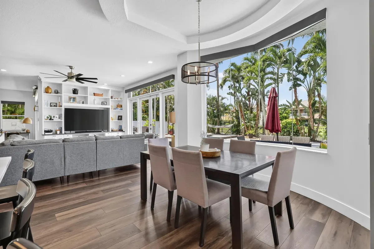 Eat-in Kitchen at 3173 Hartridge Terrace, Wellington