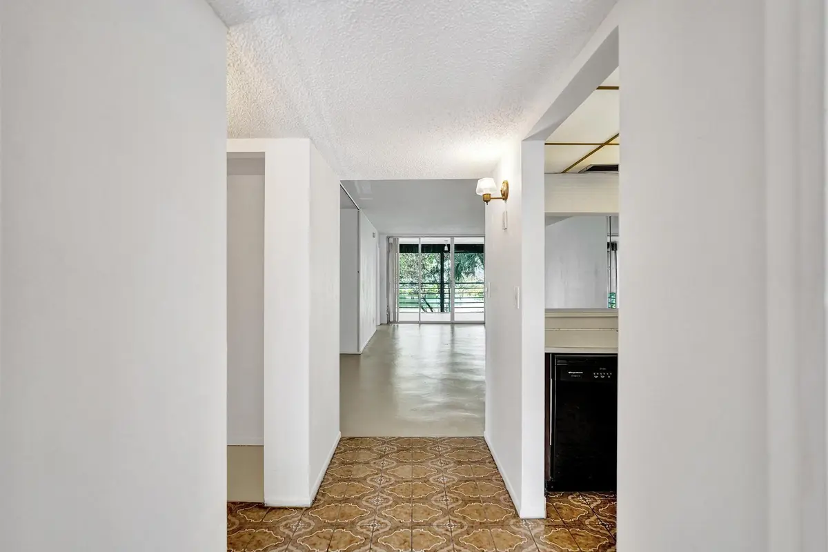 DSC08920 at 1811 SABAL PALM Drive 203, Davie