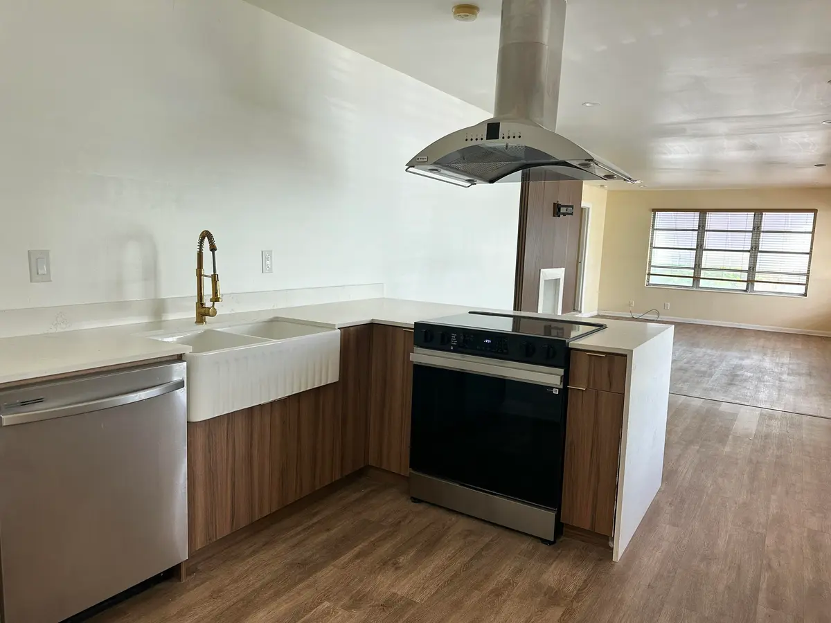 Kitchen at 913 N B Street, Lake Worth Beach