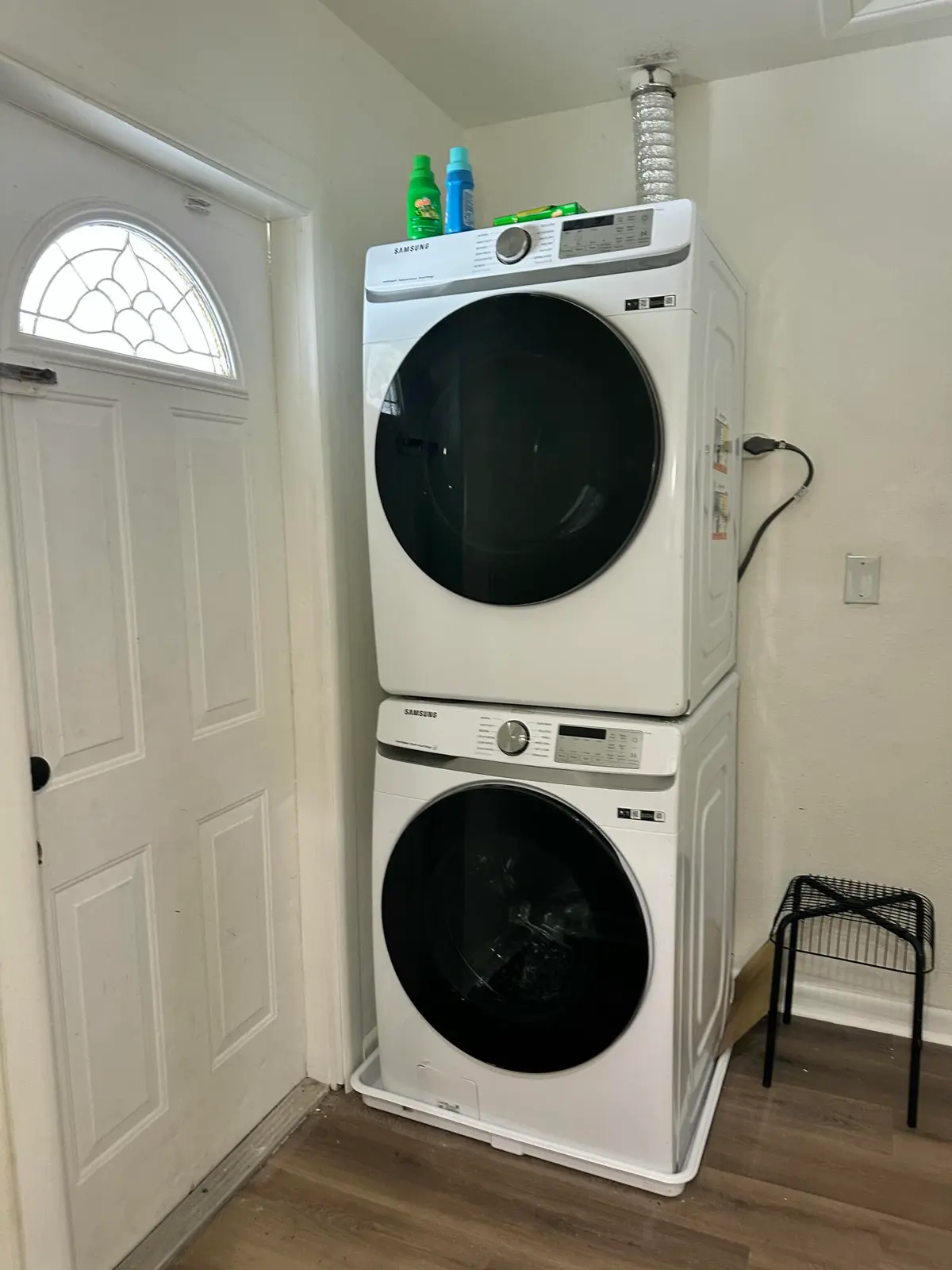 Laundry at 913 N B Street, Lake Worth Beach