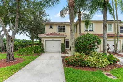9650 Lago Drive, Boynton Beach – Townhouse for sale