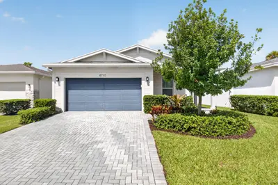 6710 POINTE OF WOODS Drive, West Palm Beach – sold