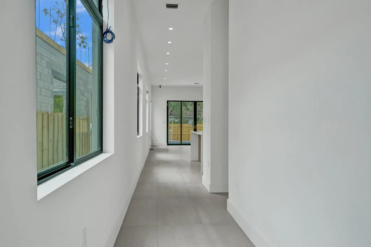 DSC03697 at 606-608 SW 7TH Avenue, Fort Lauderdale