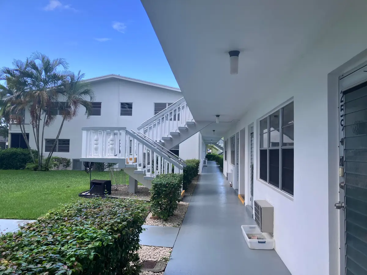 downstairs at 275 Windsor L, West Palm Beach