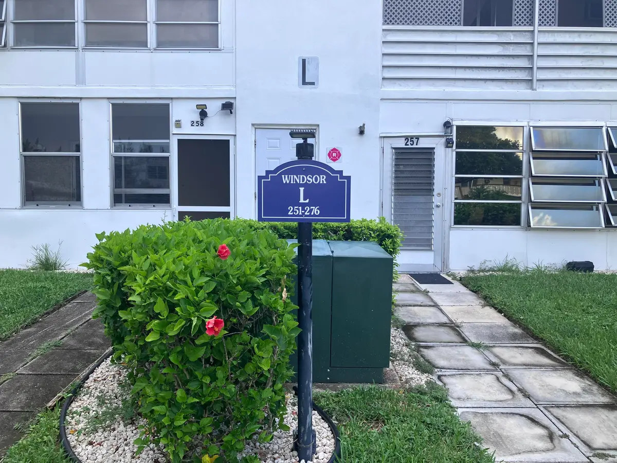 building sign at 275 Windsor L, West Palm Beach