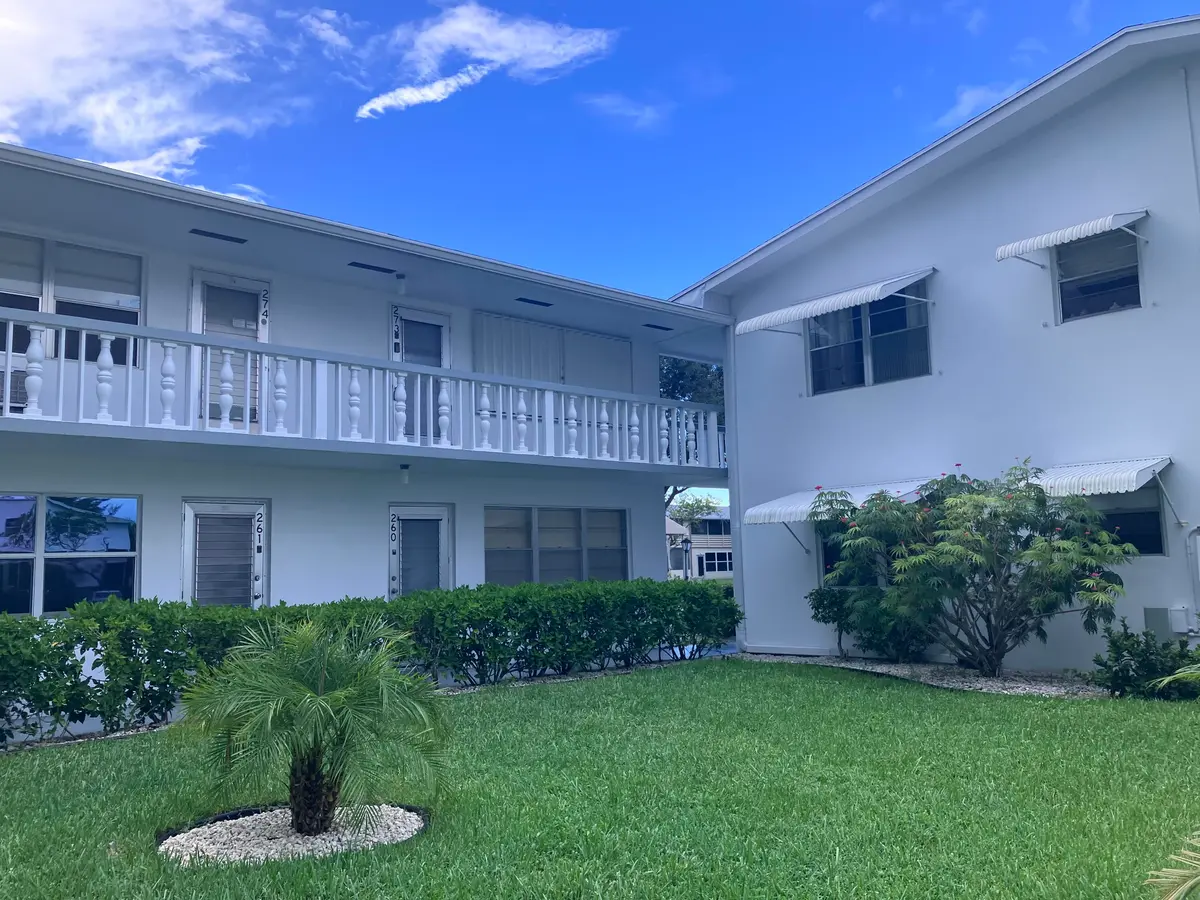 view from walkway at 275 Windsor L, West Palm Beach