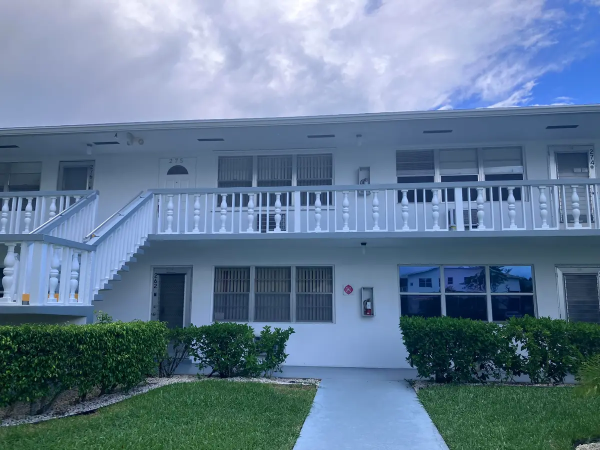 unit to right of stairs 2nd floor at 275 Windsor L, West Palm Beach