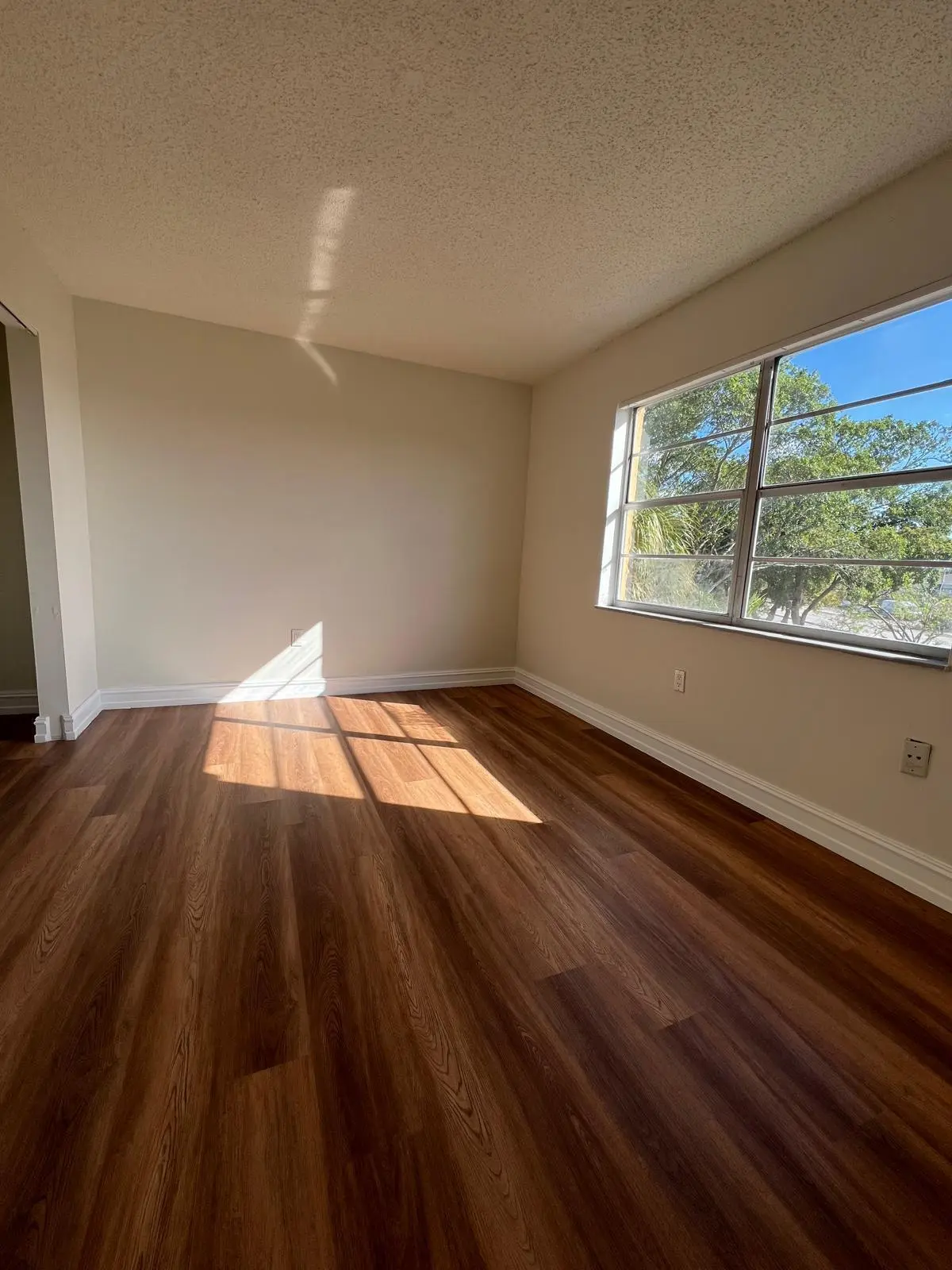 8d5bfe5b-c6b7-4012-8954-107ac82dc87e at 4304 NW 9th Ave 2-3B, Deerfield Beach