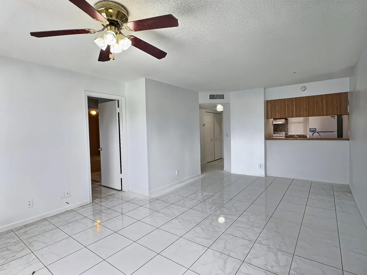 Living Dining at 889 TWIN LAKES Drive 1-J, Coral Springs
