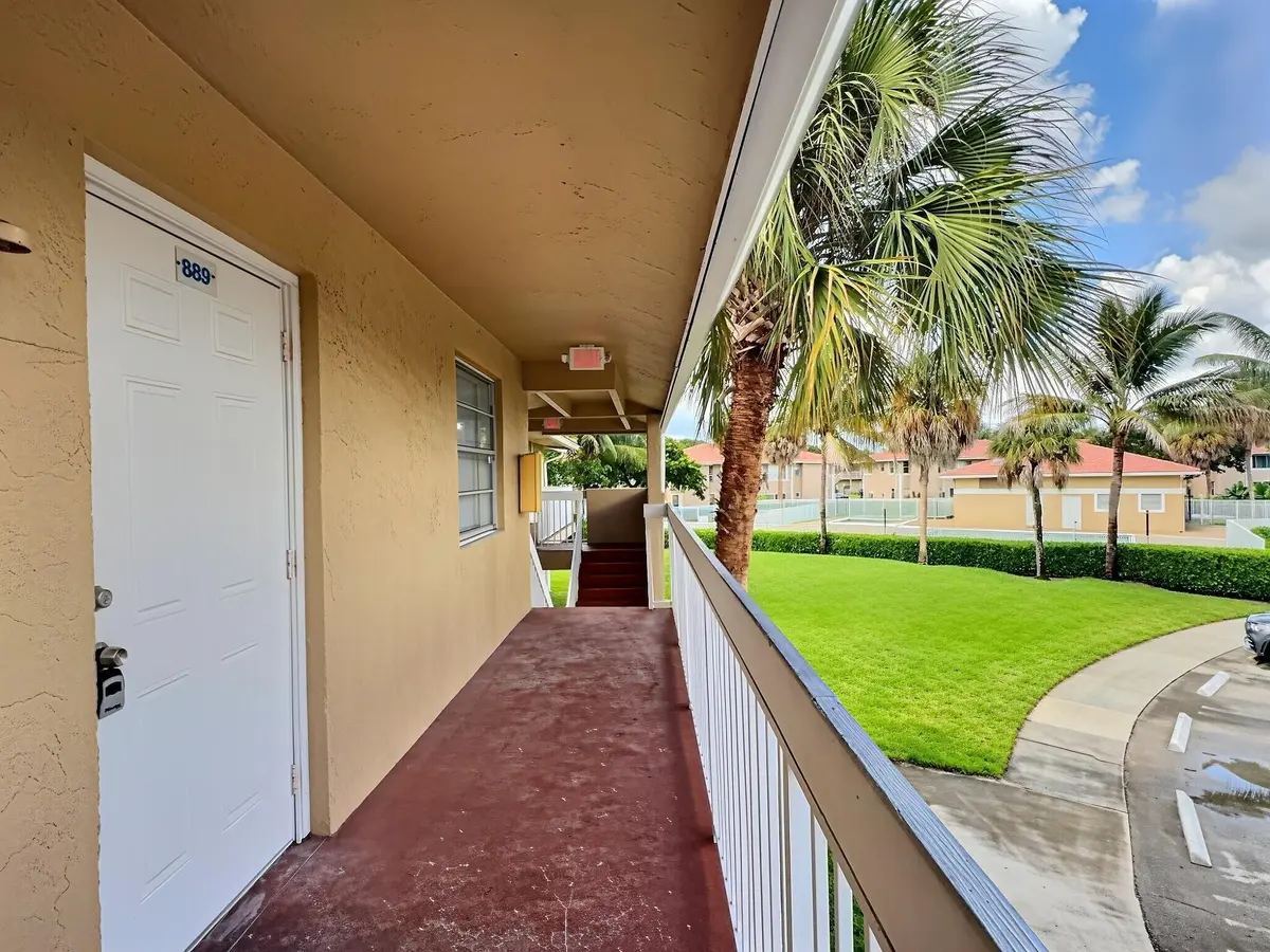 Catwalk at 889 TWIN LAKES Drive 1-J, Coral Springs