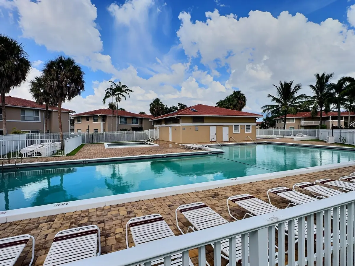 Community Pool at 889 TWIN LAKES Drive 1-J, Coral Springs