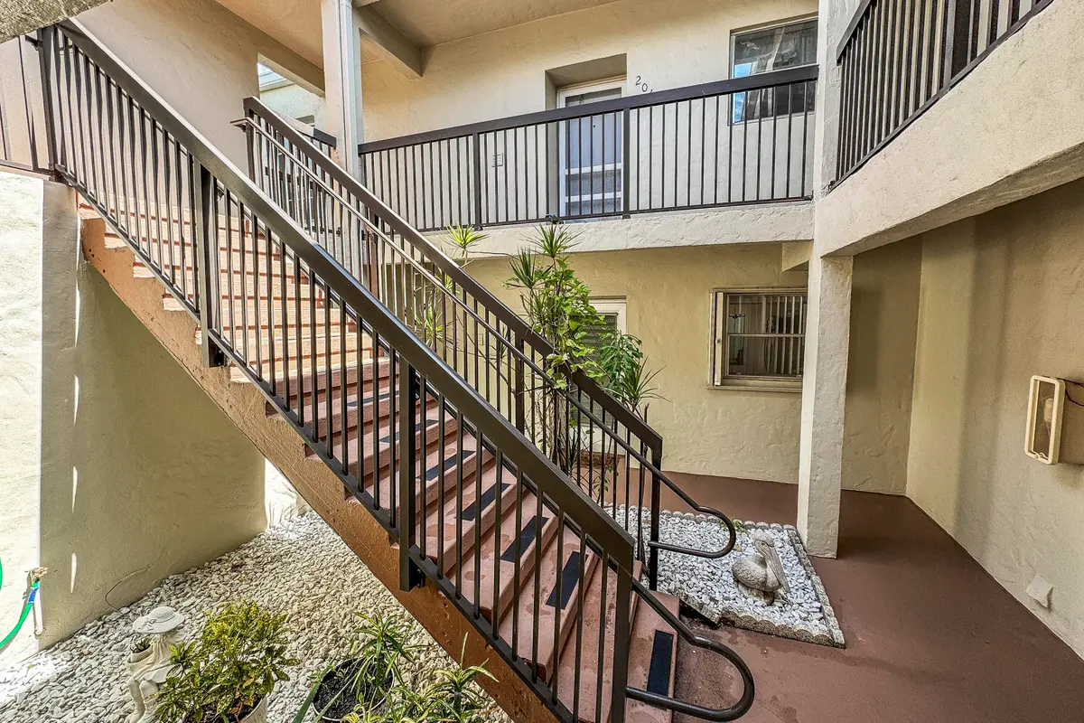 IMG_4122 at 2540 Boundbrook Boulevard 204, Palm Springs