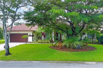 913 SW LIGHTHOUSE Drive, Palm City – Single Family Residence for sale