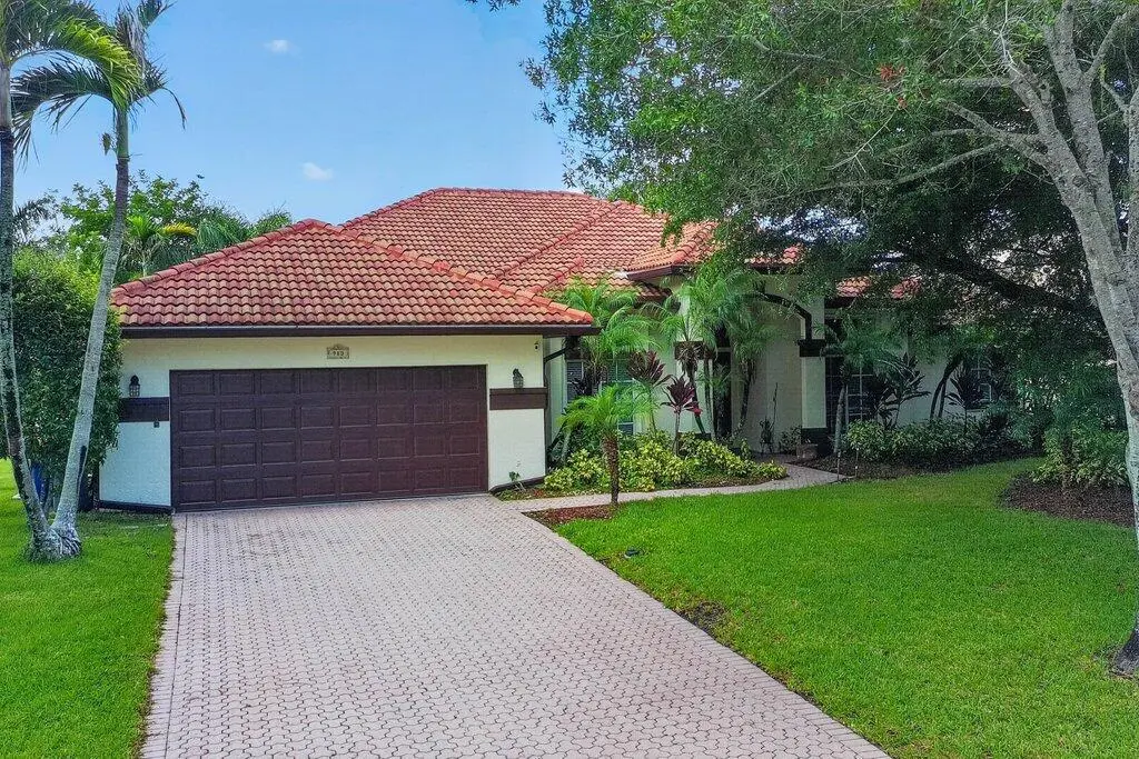 Front of Home at 913 SW LIGHTHOUSE Drive, Palm City