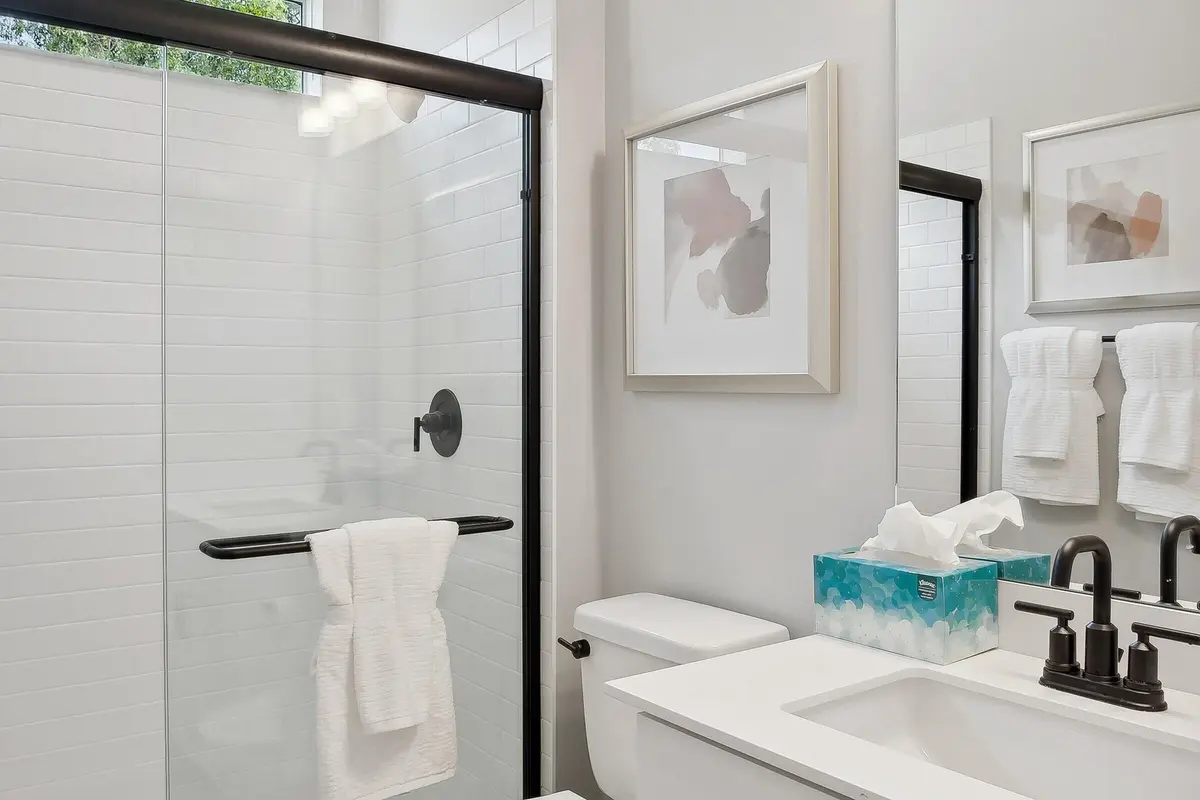 Hall Bath at 6802 SE LOST PINE Drive, Stuart