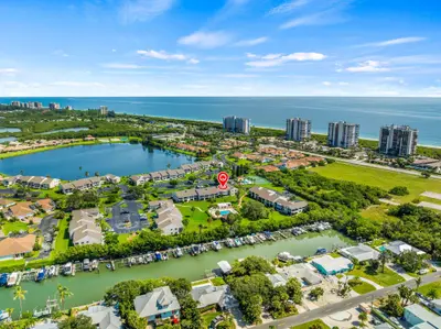 3209 S Lakeview Circle 8202, Hutchinson Island – Condominium for sale
