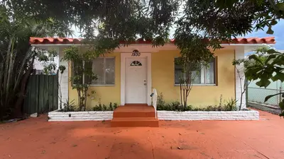 1930 PIERCE Street 1-4, Hollywood – Triplex for sale