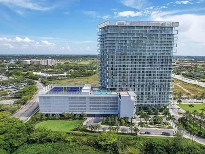 2000 Metropica Way 811, Sunrise – Condominium for sale