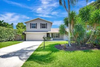 4610 Pine Tree Drive, Delray Beach – Single Family Residence for rent
