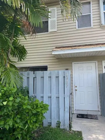 1937 NE 15TH Avenue, Fort Lauderdale – Townhouse for rent